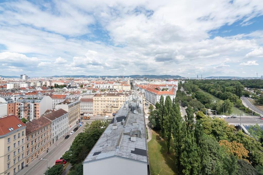 Apartamento Hoch Hinaus, Neu Und Stilvoll Mit Pool Am Dach Viena Exterior foto
