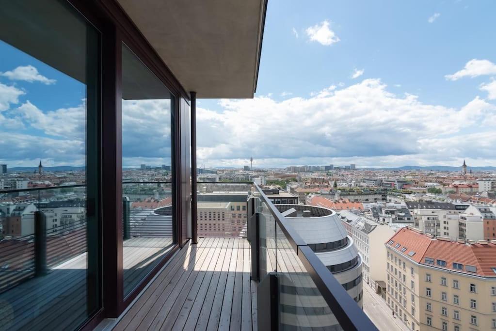 Apartamento Hoch Hinaus, Neu Und Stilvoll Mit Pool Am Dach Viena Exterior foto