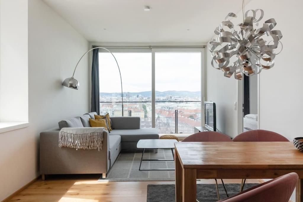 Apartamento Hoch Hinaus, Neu Und Stilvoll Mit Pool Am Dach Viena Exterior foto