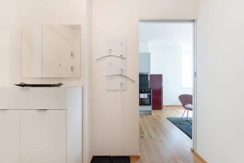 Apartamento Hoch Hinaus, Neu Und Stilvoll Mit Pool Am Dach Viena Exterior foto