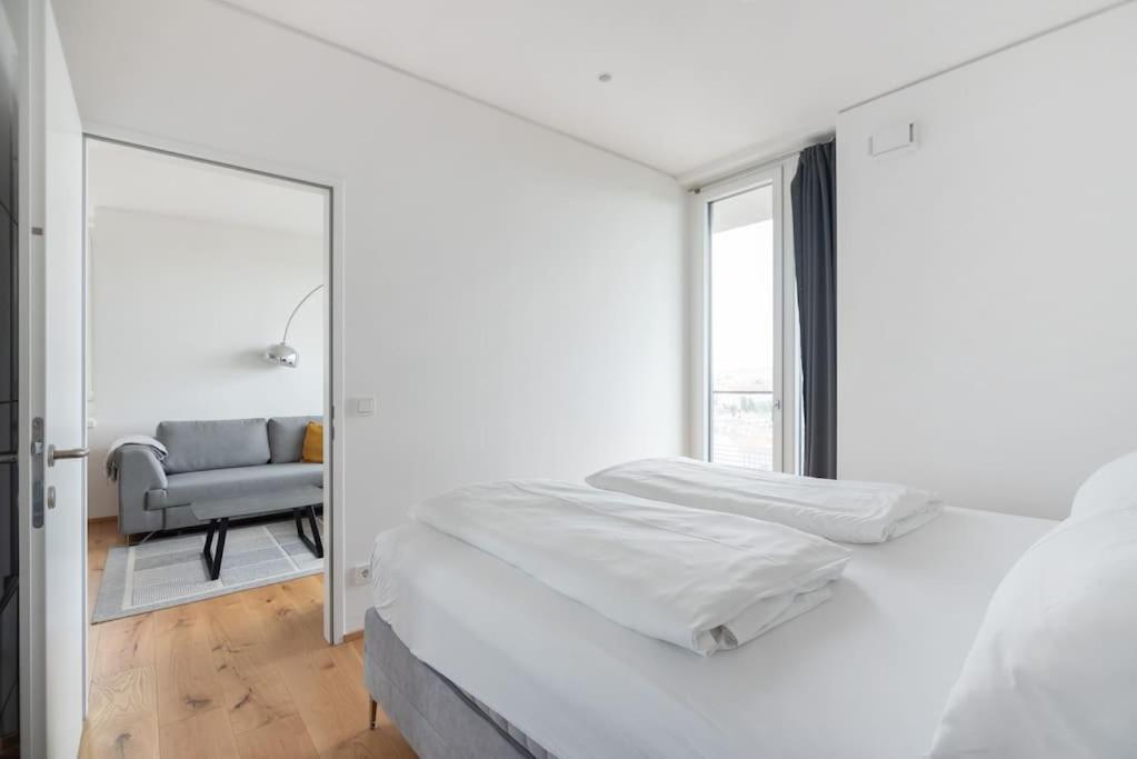 Apartamento Hoch Hinaus, Neu Und Stilvoll Mit Pool Am Dach Viena Exterior foto