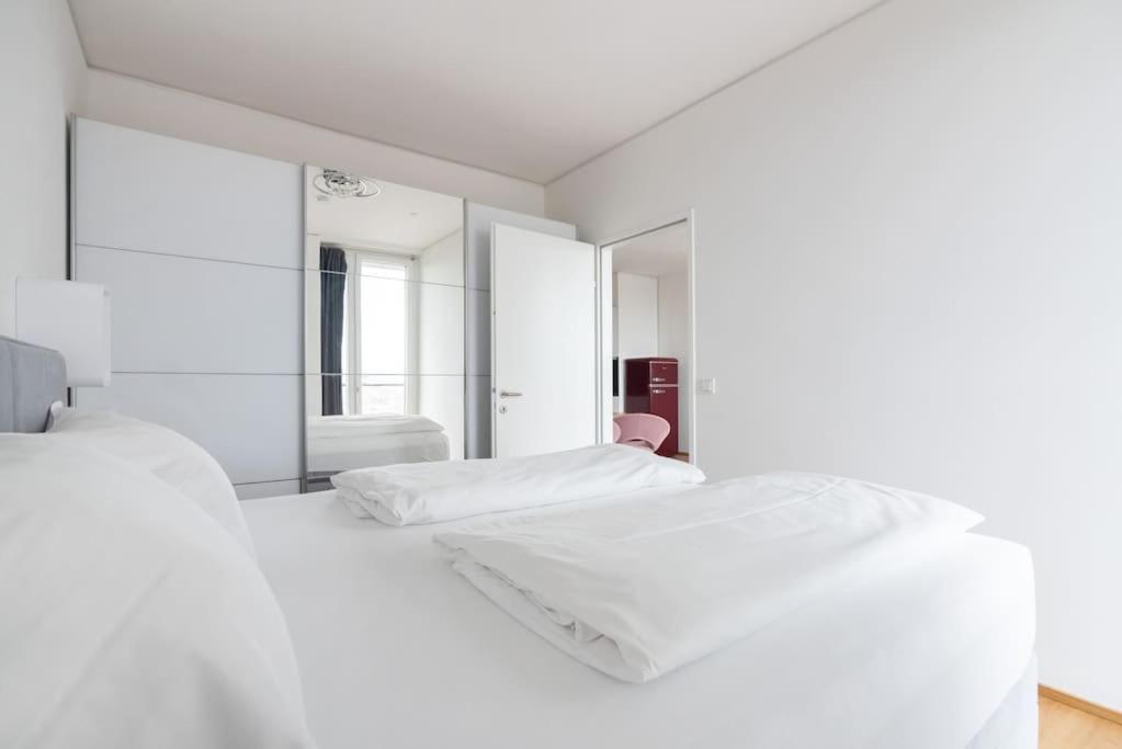 Apartamento Hoch Hinaus, Neu Und Stilvoll Mit Pool Am Dach Viena Exterior foto