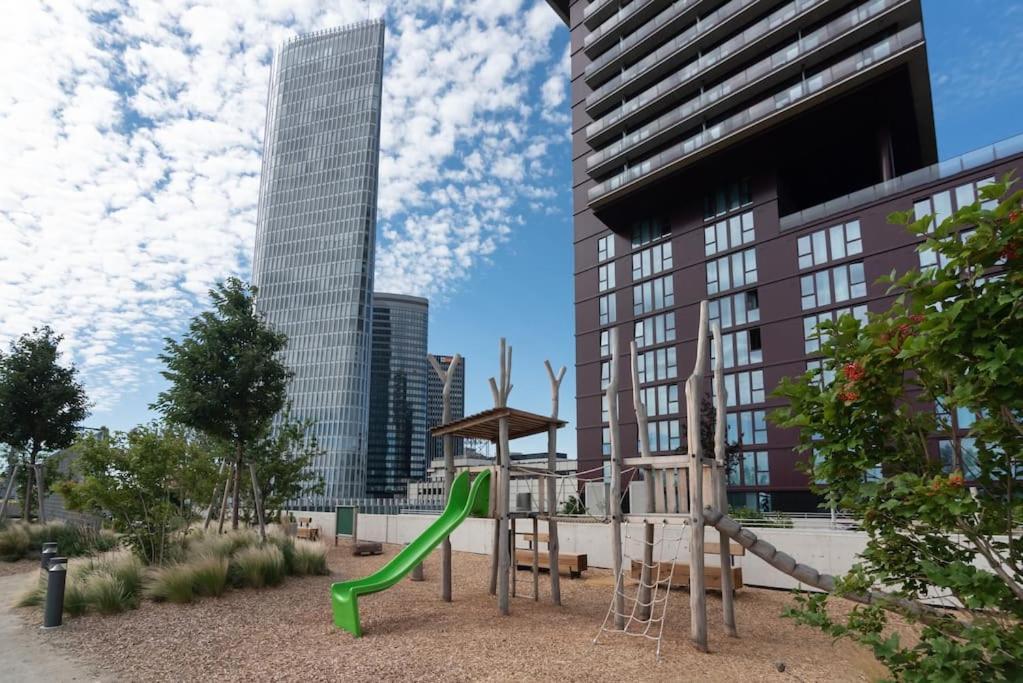Apartamento Hoch Hinaus, Neu Und Stilvoll Mit Pool Am Dach Viena Exterior foto