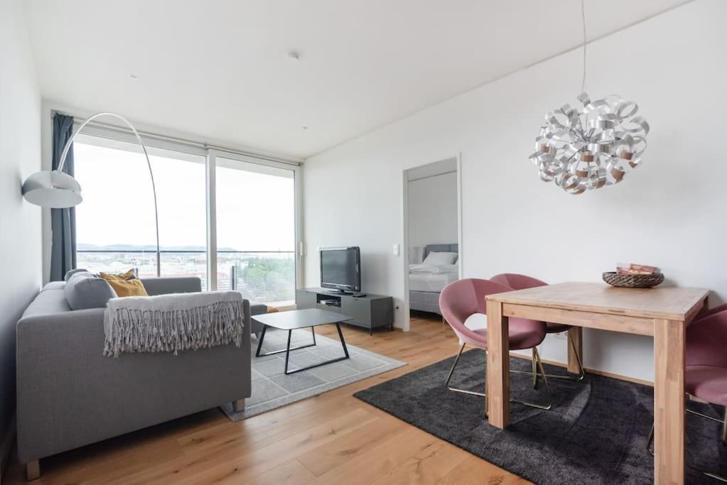 Apartamento Hoch Hinaus, Neu Und Stilvoll Mit Pool Am Dach Viena Exterior foto
