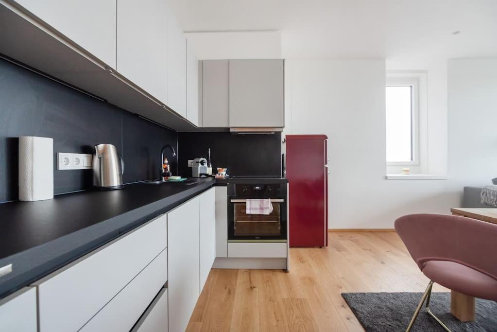 Apartamento Hoch Hinaus, Neu Und Stilvoll Mit Pool Am Dach Viena Exterior foto