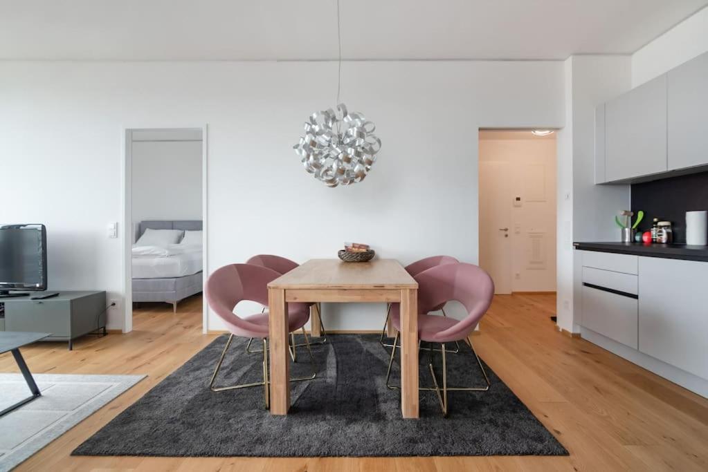 Apartamento Hoch Hinaus, Neu Und Stilvoll Mit Pool Am Dach Viena Exterior foto